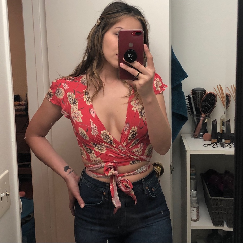 Flynn Skye That’s a Wrap Crop Fultter Top SMALL